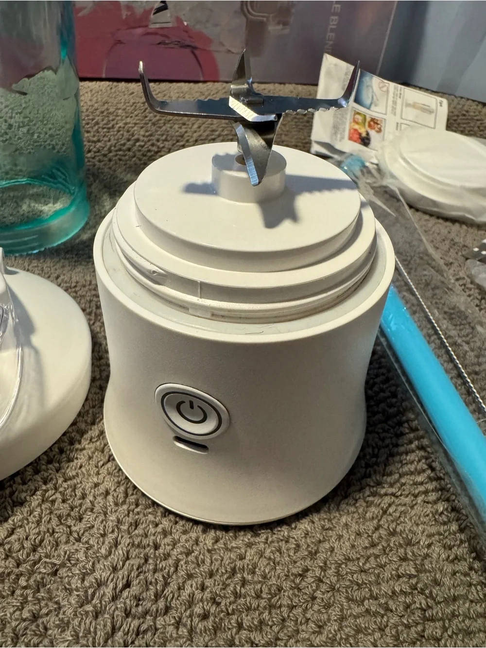 20 oz Teal and White Portable Blender with multi Lights Indicator!